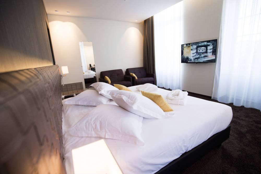CHAMBRE 7.JPG
